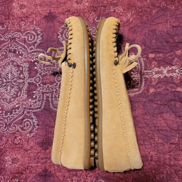 Minnetonka Moccasins, woman's size 7, tan suede, hand beaded. - Picture 7 of 8